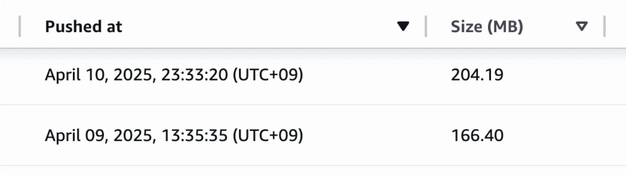 위: 멀티스테이지 빌드 적용 X, 아래: 멀티스테이지 빌드 적용 O