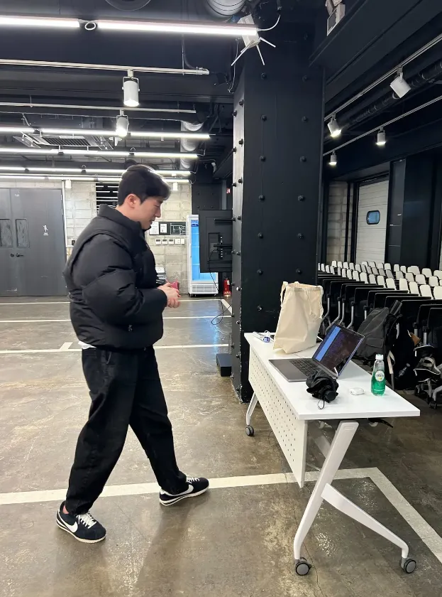 과제물 제출 직전 마지막 빌드를 위해 기도하는 Ren (제발.. 제발..!!!)